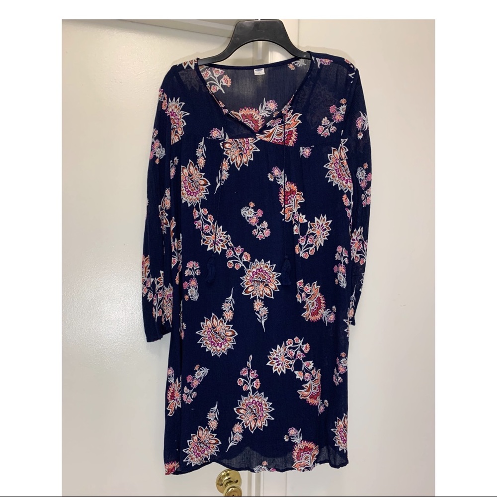 Navy floral dress for spring, summer, or fall!